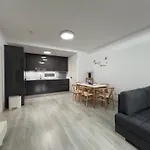 Downtown 2 Bedrooms Nearby Duna River Balcony-Garage 10 Euro Per Day