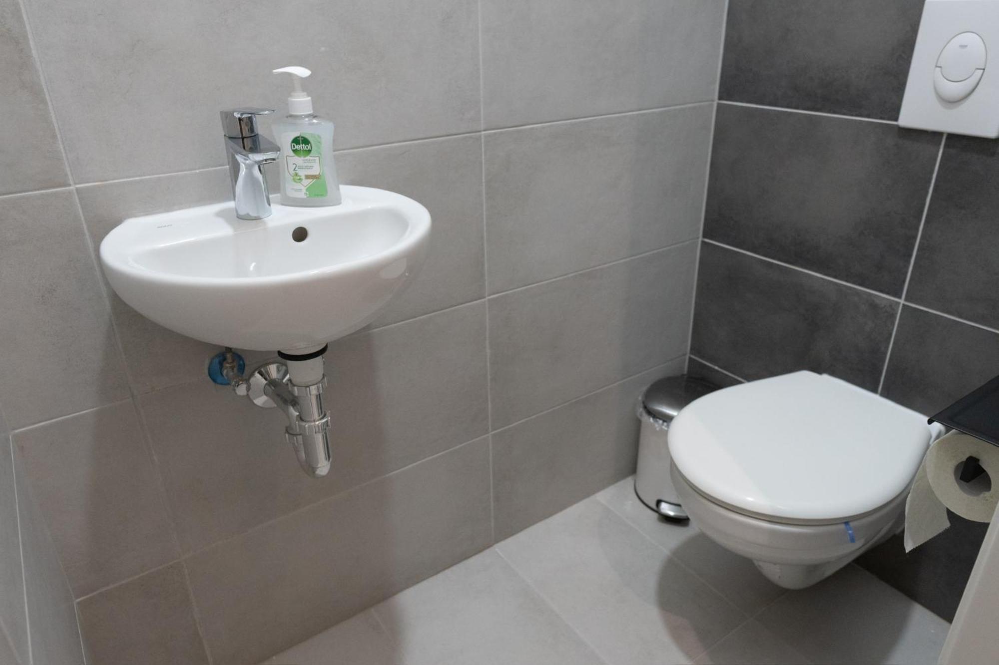 Apartment Downtown 2 Bedrooms Nearby Duna River Balcony-garage 10 Euro Per Day