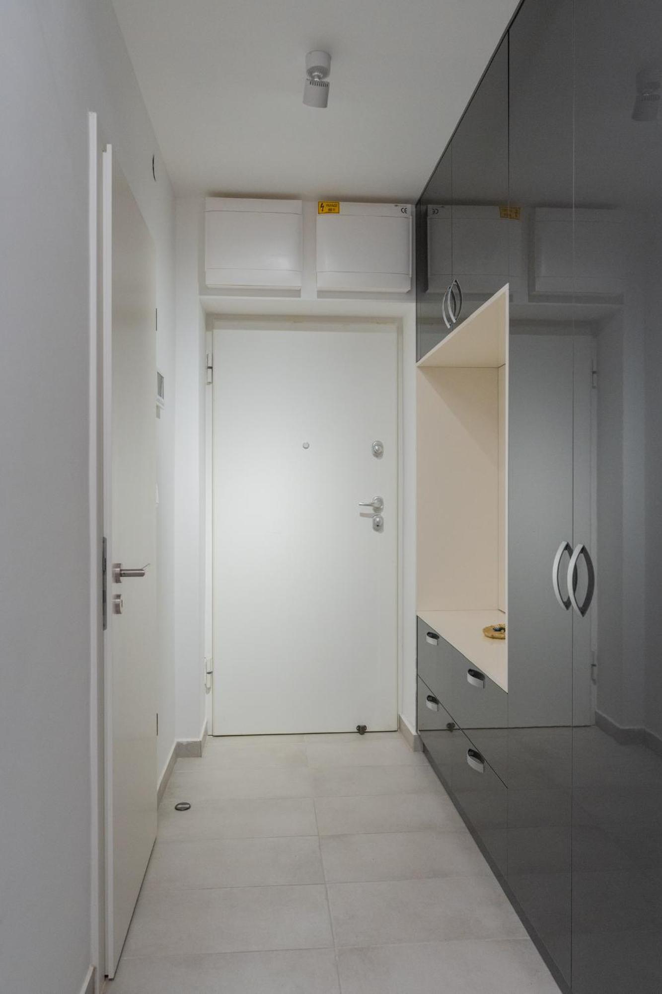 Downtown 2 Bedrooms Nearby Duna River Balcony-garage 10 Euro Per Day