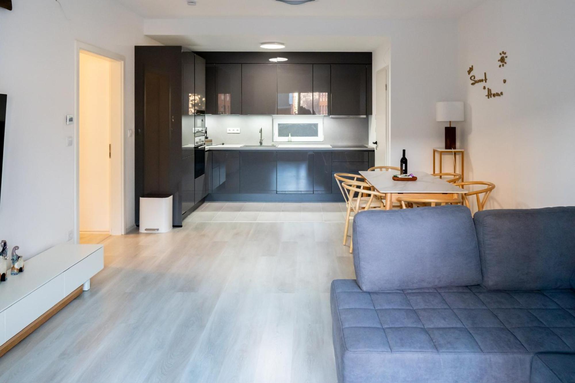 Downtown 2 Bedrooms Nearby Duna River Balcony-garage 10 Euro Per Day Budapest