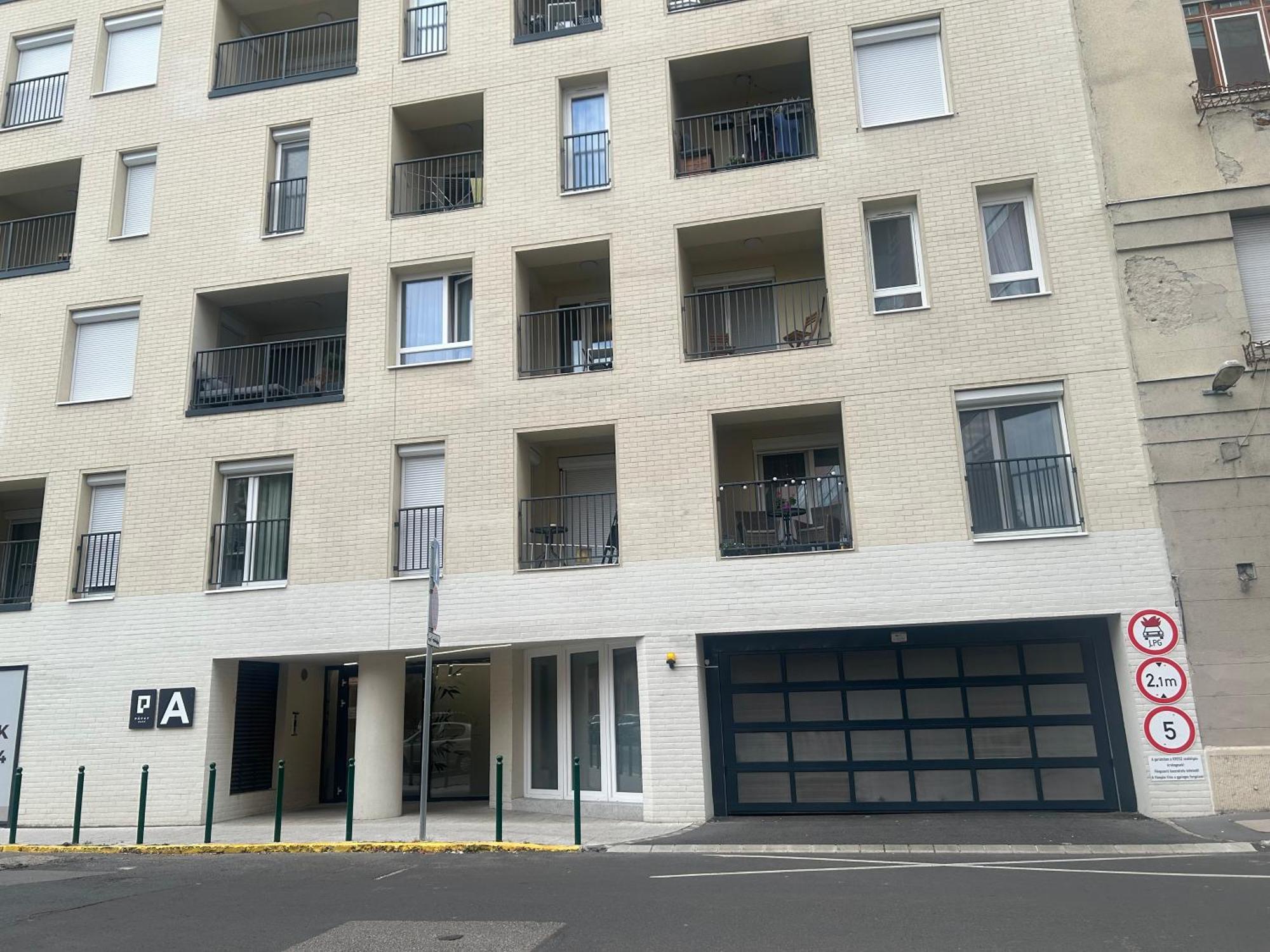 Downtown 2 Bedrooms Nearby Duna River Balcony-garage 10 Euro Per Day Apartment *
