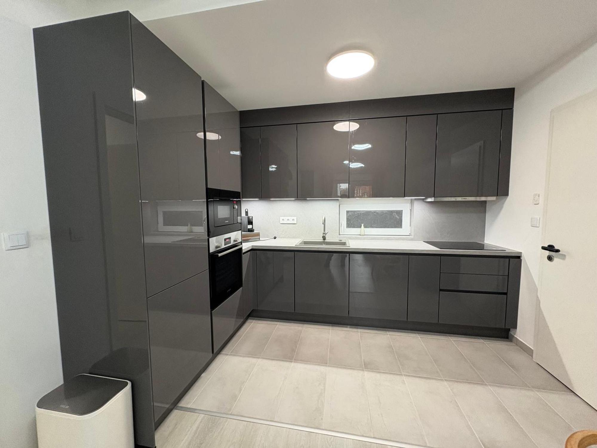Apartment Downtown 2 Bedrooms Nearby Duna River Balcony-garage 10 Euro Per Day