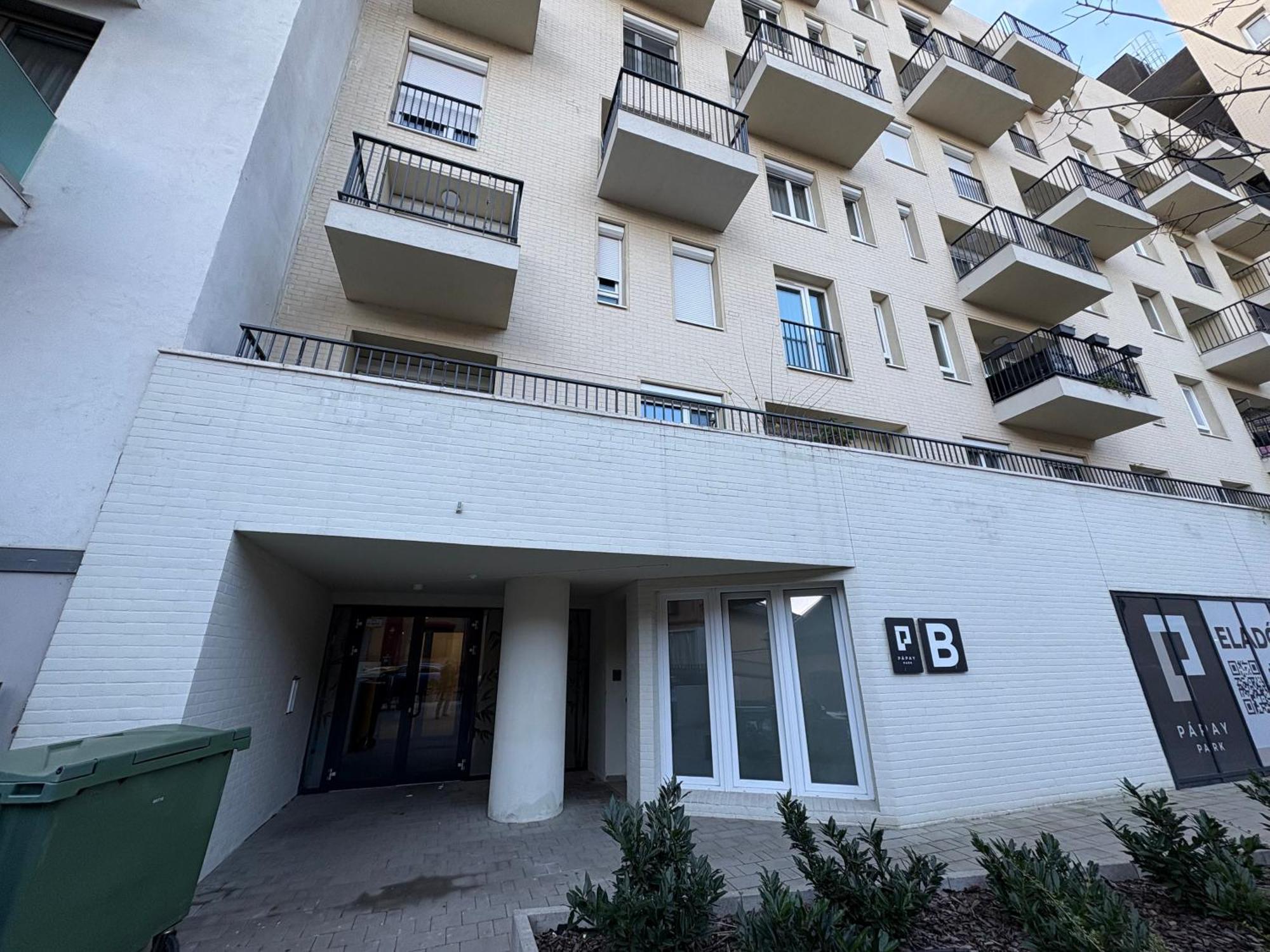 Downtown 2 Bedrooms Nearby Duna River Balcony-garage 10 Euro Per Day Apartment Budapest